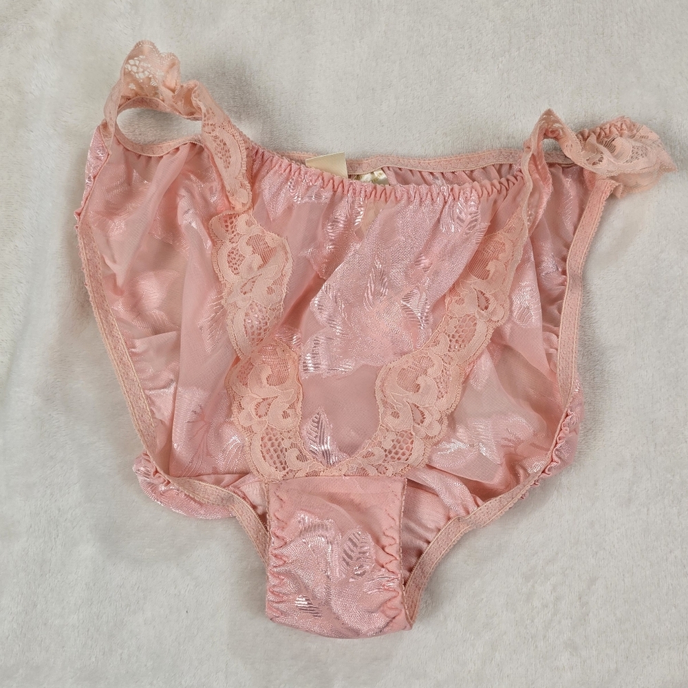Vintage Victoria’s Secret Lace nylon panties  size L/7
